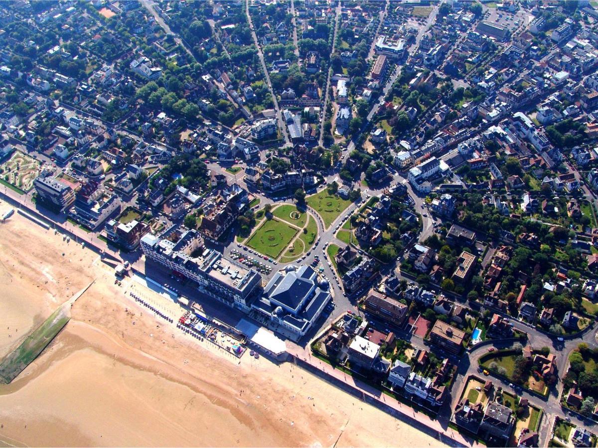 Hyper Centre - 2 Pieces Tout Confort - Terrasse - Ascenseur - Cabourg Buitenkant foto